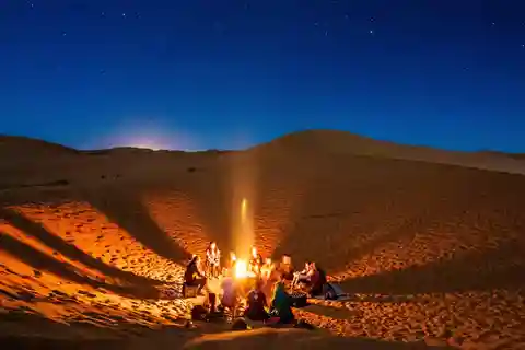 Von Riyadh aus: Wüstenwanderung mit Abendessen und Sternenguckerei