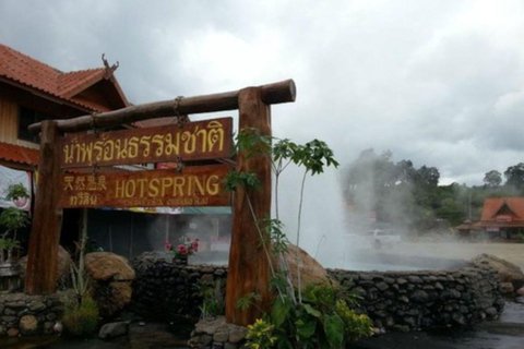 Excursión a los Templos de Chiang Rai: Templos Blanco y Azul y Casa Negra