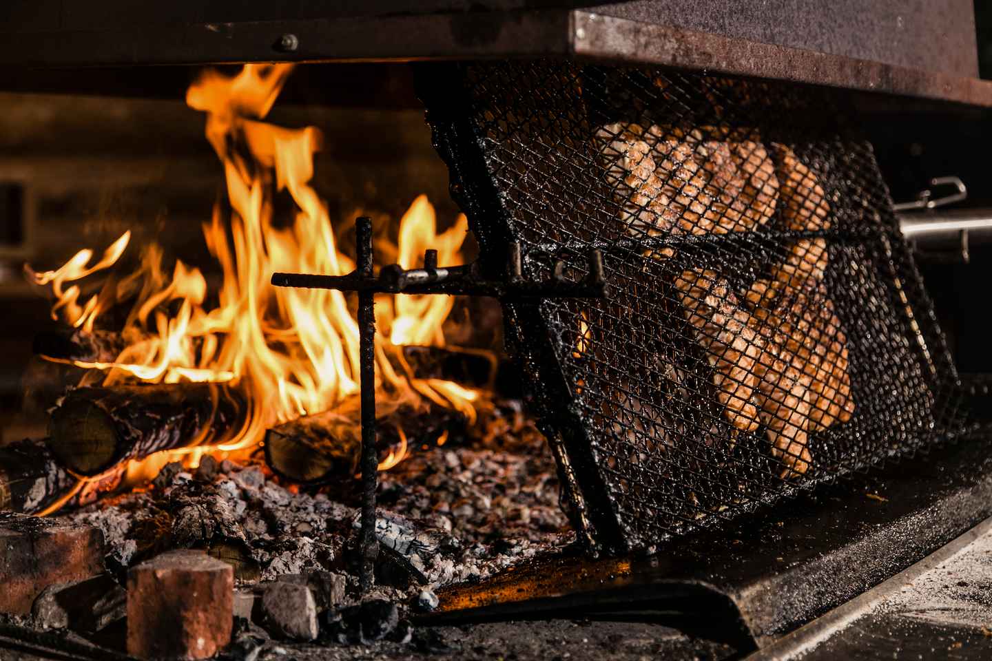 Rovaniemi: Safari en moto de nieve al Arctic Snow Hotel