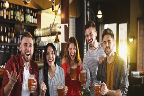 Frankfurt: Prywatna niemiecka wycieczka po degustacji piwa na Starym Mieście4-godzinna wycieczka po piwie z 8 piwami i jedzeniem
