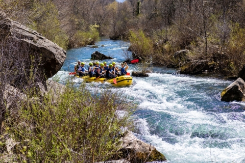 Desde Split: experiencia de rafting en aguas bravas del río CetinaCon Punto de Encuentro en Zadvarje