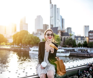 Frankfurt: German Food & Frankfurt Old Town Private Tour