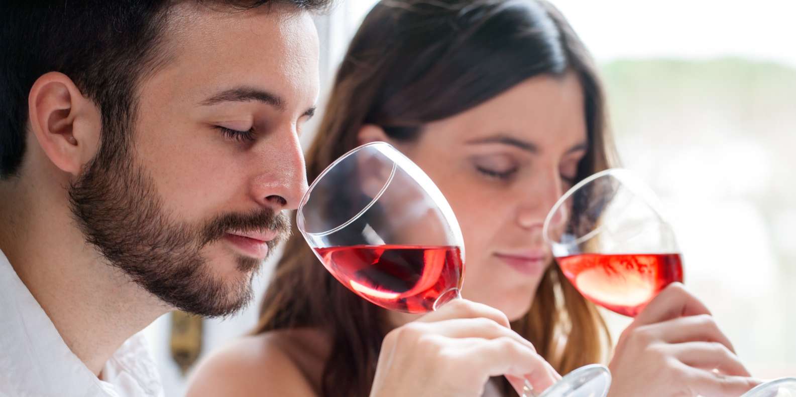 Вкус вина помогает. Слепая дегустация вина. Дегустация вина в Турции. Дегустация вина фото. Вино меняет запах.