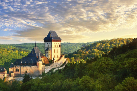 Ab Prag: Tour zu den Höhlen von Koněprusy & Burg Karlštejn