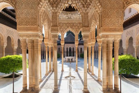 Malagasta: Yksityinen Alhambran palatsi ja Granadan päiväretki