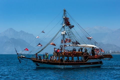 Z Antalyi: półdniowa wycieczka łodzią do wodospadów Düden