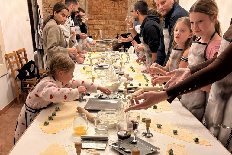 Florence: Ravioli & Pasta Cooking Class & Wine + Gift Apron Private Cooking Class