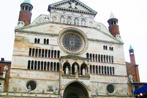Visite privée de CREMONA : magnifique, historique près de Milan