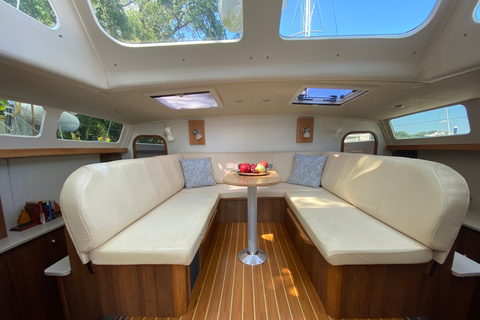 St. Thomas : Voyage privé en catamaran vers St. John avec plongée en apnéeCharte standard d&#039;une journée complète au départ de 9h