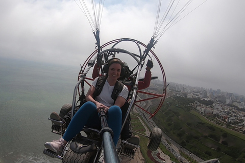 Lima: volo in parapendio sui distretti della Costa Verde