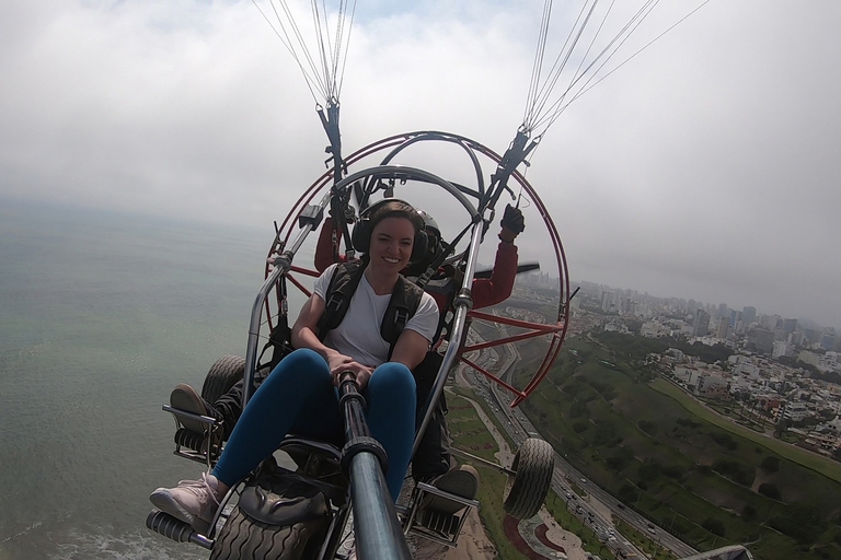 Lima: Voo de parapente sobre os distritos da Costa Verde