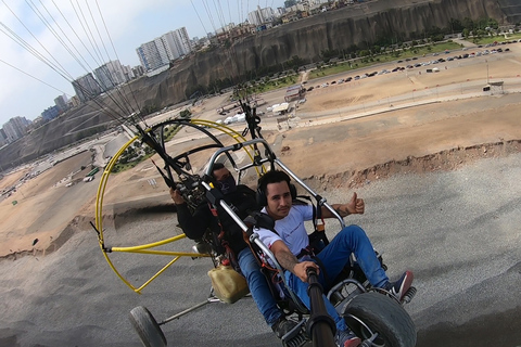 Lima: Voo de parapente sobre os distritos da Costa Verde