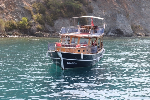 Desde Fethiye: viaje en velero por la isla con traslado y almuerzo