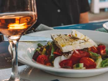 Atene: Tour guidato a piedi di sera con Plaka e cena