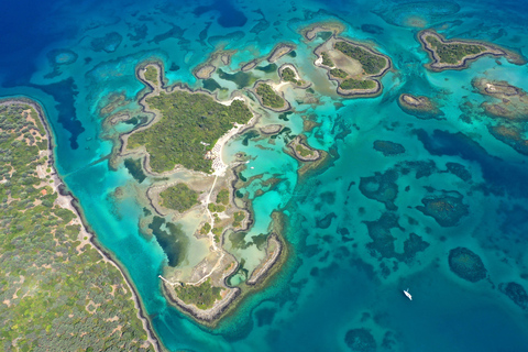 Athènes : excursion d&#039;une journée en bateau avec baignade et piscine thermaleAthènes : excursion d&#039;une journée en bateau vers les îles avec baignade