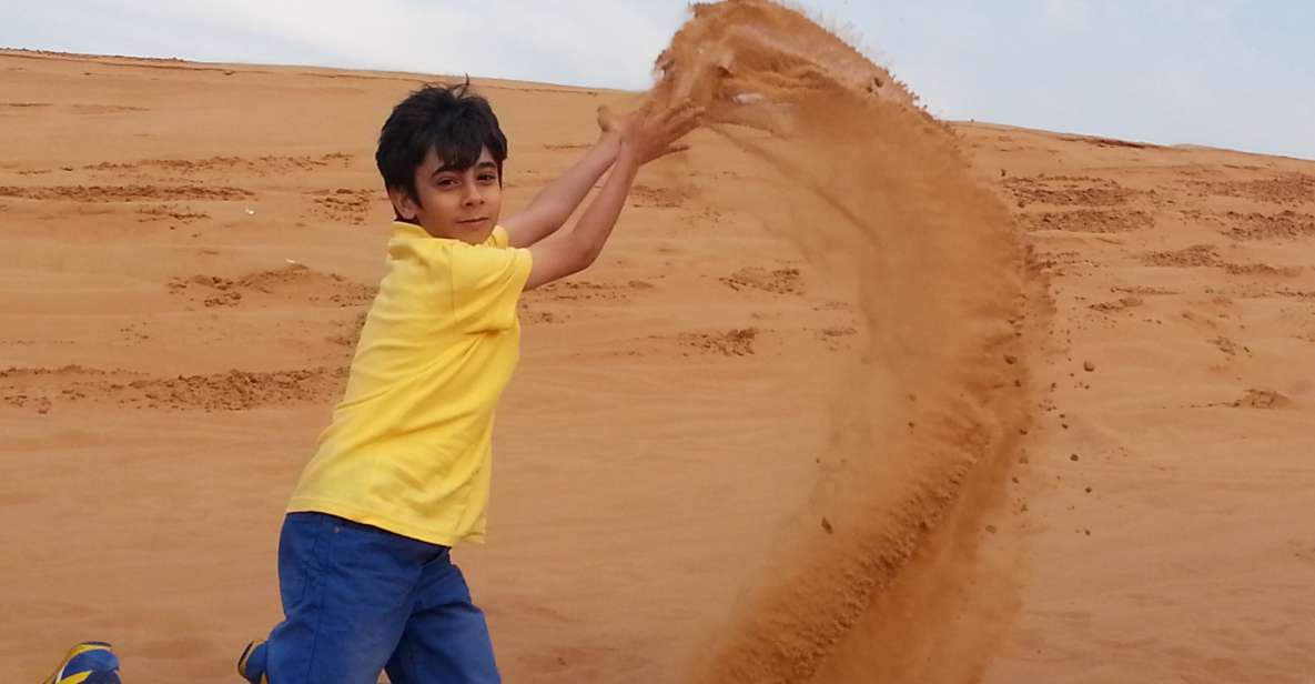 Dubai: Röda sanddyner, kamelridning, sandboarding & BBQ