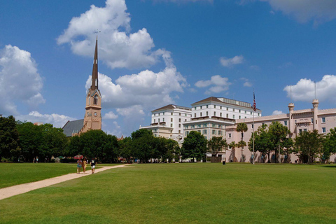 Esplendor natalino: Uma excursão a pé de Natal em CharlestonEsplendor natalino: Um passeio a pé de Natal em Charleston