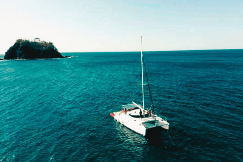 Tamarindo: Public Catamaran Sailing and Snorkeling Tour