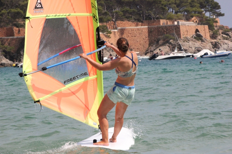 Sant Feliu de Guíxols: clase de windsurf en la Costa Brava de 2 horas