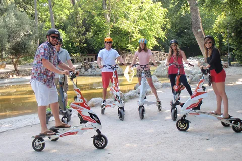 Atene: Tour gastronomico a bordo di un veicolo trikke