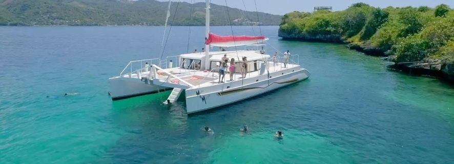 Samaná: Catamaran Boat Tour with Snorkeling and Lunch