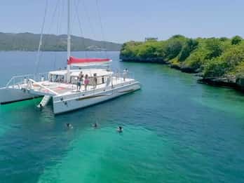 Samaná: Catamaran Boat Tour with Snorkeling and Lunch