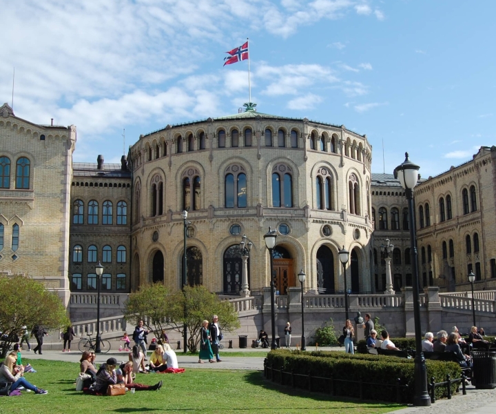 Oslo: Self-Guided Mystery Tour by the Parliament