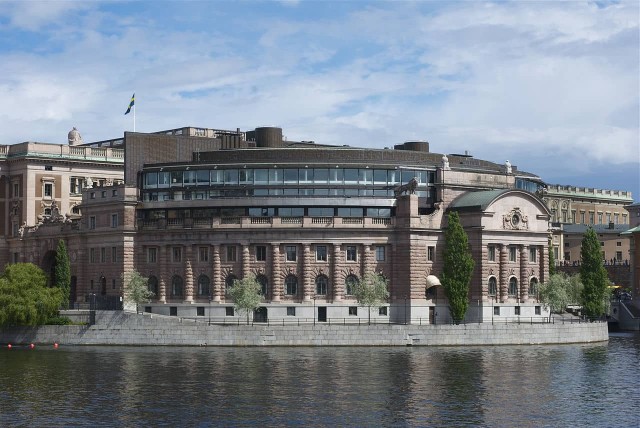 Visit Stockholm Self-Guided Mystery Tour by the Parliament in Estocolmo