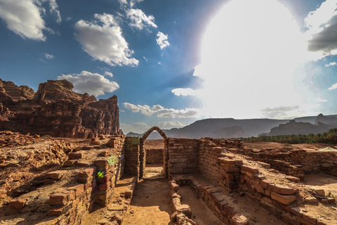 Al-Ula: visita guiada de Dadan y Jabal Ikmah con recogida opcionalExcursión de medio día a Dadan y Jabal Ikmah: con recogida en el hotel