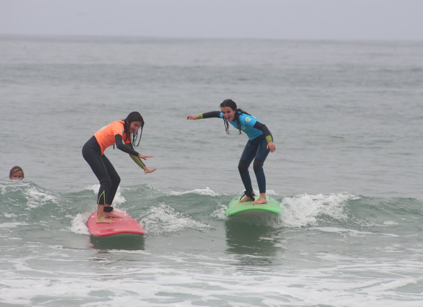 Porto: Surf-lektion i lille gruppe med transport