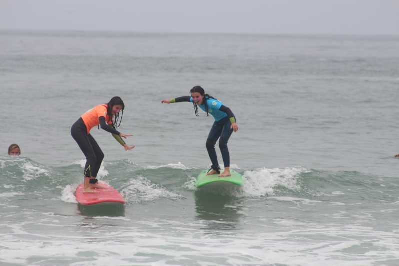 Porto: Aula de Surf em Pequeno Grupo com Transporte