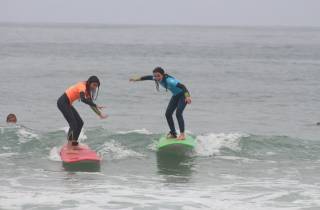Porto: Kleingruppen-Surfkurs mit Transfers