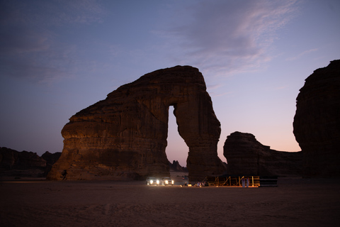 AlUla: Geführte Tour zum Elefantenfelsen mit Transport