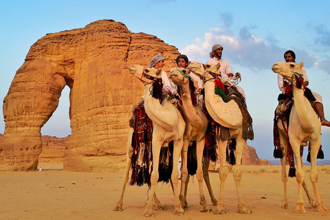 AlUla: Geführte Tour zum Elefantenfelsen mit Transport