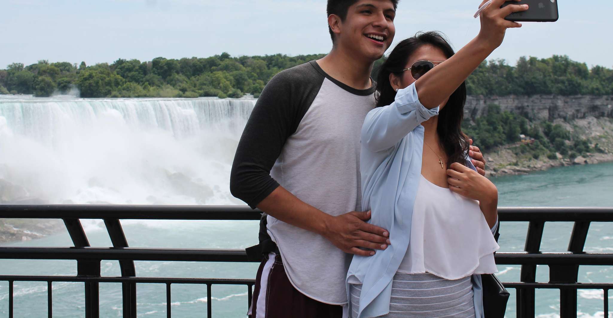 来自多伦多、尼亚加拉瀑布、冰酒和梅梅苏鲁普 - Hizvo