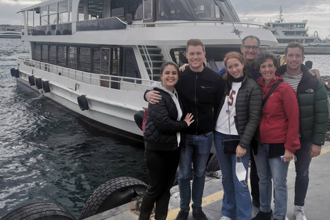 Istanbul: Tour auf dem Bosporus mit MittagessenTour auf dem Bosporus und den zwei Kontinenten Istanbuls