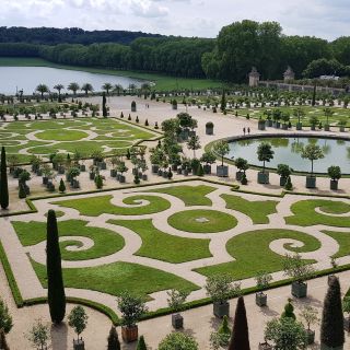 From Paris: Versailles Palace and Gardens Guided Expereince