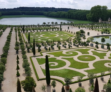 From Paris: Versailles Palace and Gardens Guided Experience