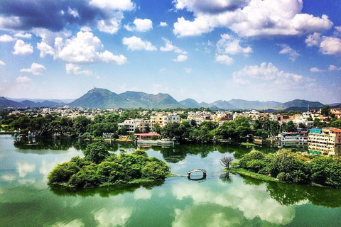 Udaipur : visite du musée du palais de la ville et excursion en bateau sur le lac Pichola