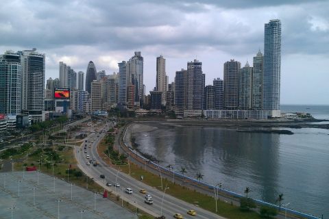 Panama City: Historic District and Canal Tour with Transfer