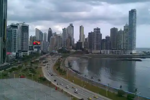 Panama City: Historic District and Canal Tour with Transfer