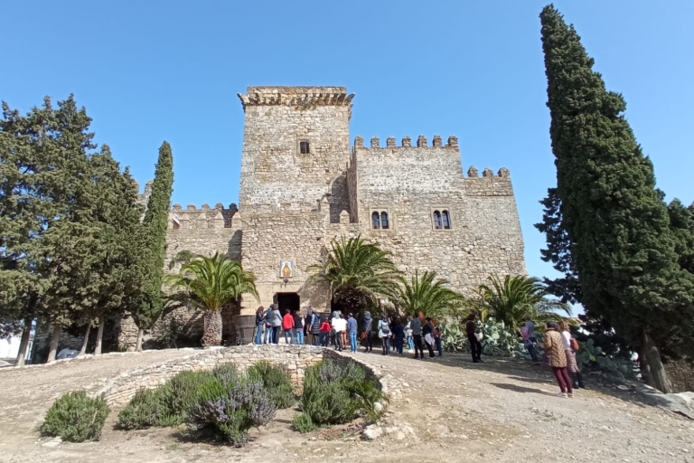 Córdoba: visita guiada a pie por el Castillo DucalEspejo: Visita guiada al Castillo Ducal