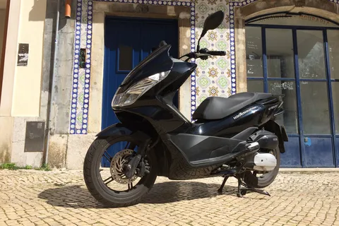Lisbon Honda Pcx or Vision 125cc Rental from 4Hours-7 Days