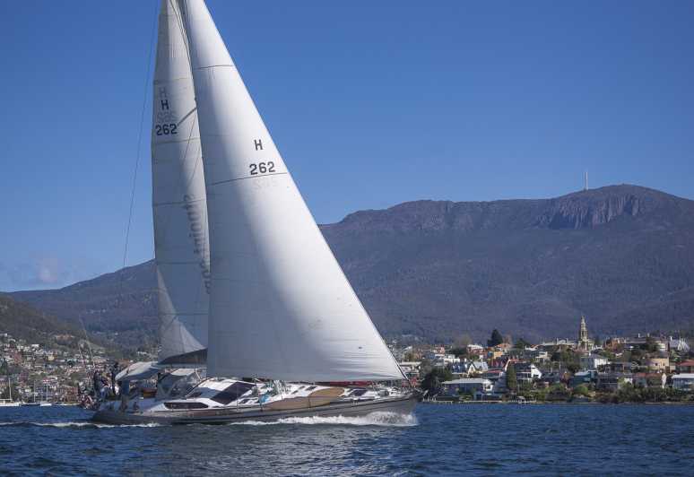Hobart: Luxury Yacht Scenic Sailing Tour with Snacks