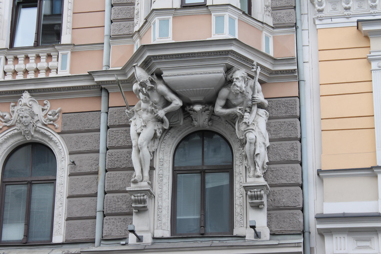 Riga`s Humor and History Walking Tour