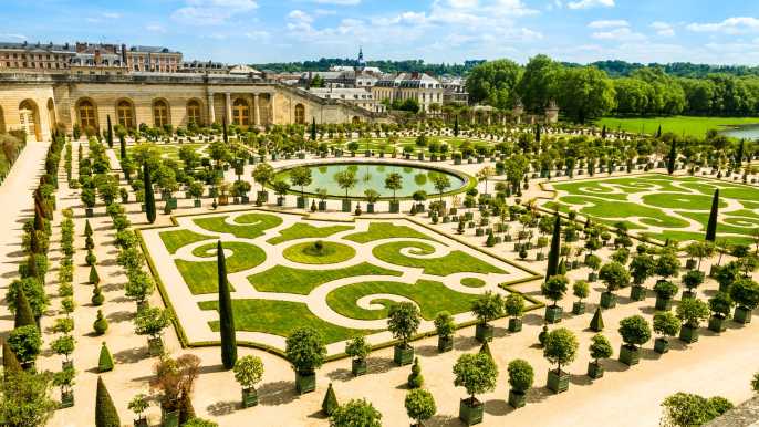 Desde París: Palacio de Versalles y jardines con transporte