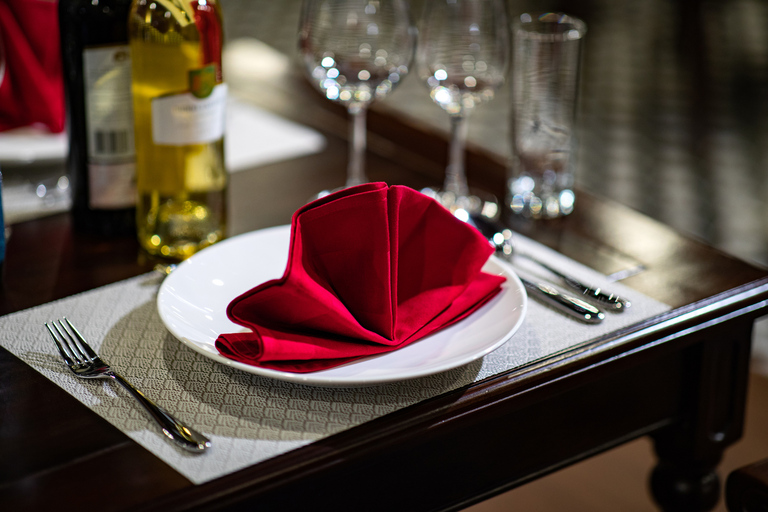 河内：2 日兰哈湾、下龙湾 5 星级邮轮之旅（含三餐、客舱）河内：2 日兰哈湾、下龙湾 5 星级邮轮、餐饮、客舱