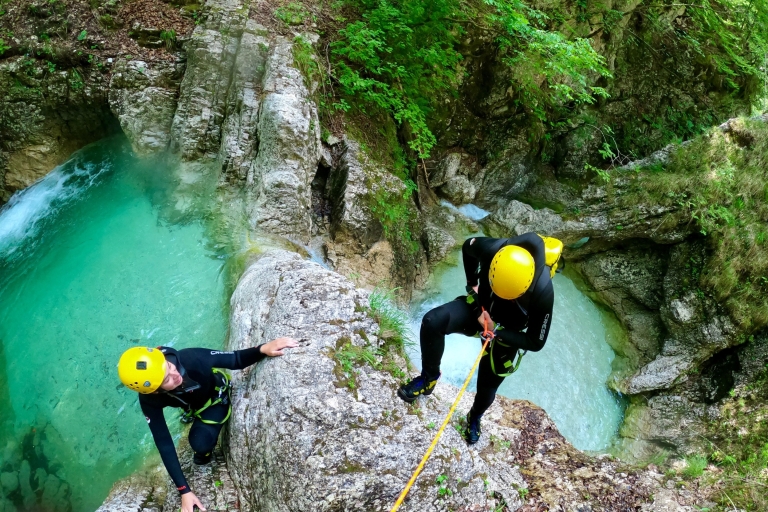 Bovec: Geführte Canyoning-Erfahrung für Anfänger in Fratarica