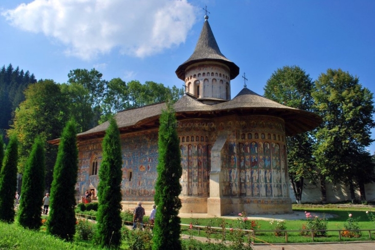From Bucharest: 10 Days Private Guided Tour in Romania Standard option