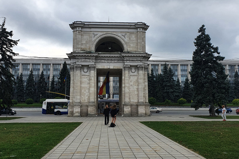 Desde Bucarest: tour de 14 días por Rumanía, Moldavia y TransnistriaOpción estándar